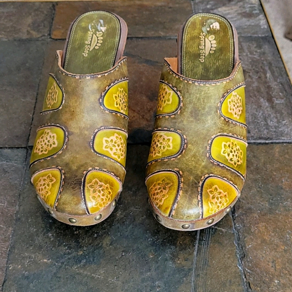 Beautiful two tone green shoes